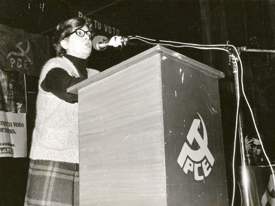 Juana Doña, candidata al Senado en las elecciones generales de 1979, en un mitin del PCE. Archivo personal de Alexis Mesón Doña