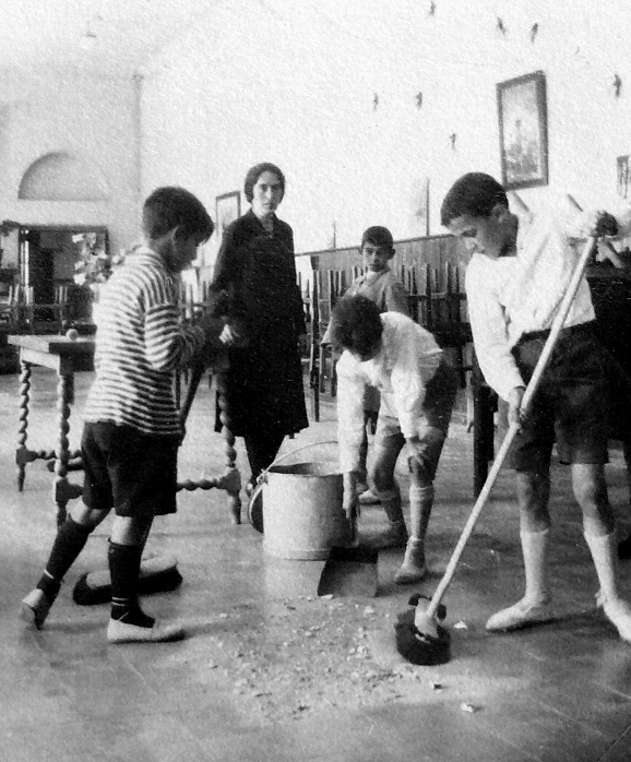 Justa Freire en el comedor del Grupo Escolar Cervantes, 1928. Archivo del Grupo Escolar Cervantes