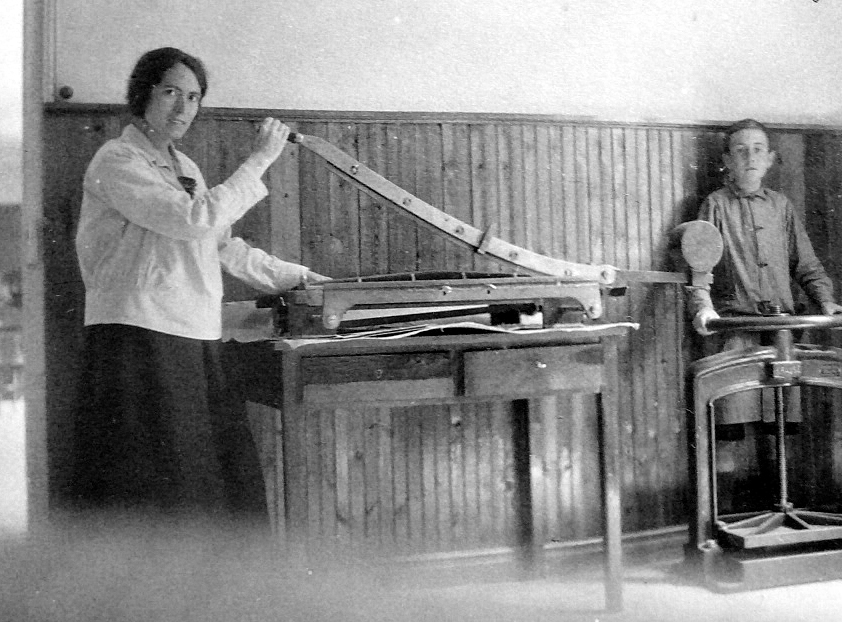 Justa Freire en el Grupo Escolar Cervantes, 1929. Legado Justa Freire. Fundación Angel Llorca