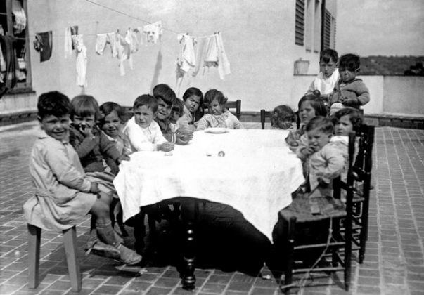 Niños y niñas en una de las terrazas de Ventas, 1933. Agencia EFE.