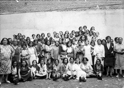 "Quincenarias" en el patio de la prisión de Quiñones. 26/9/1932. Sig. 035136. Archivo Alfonso, VEGAP.