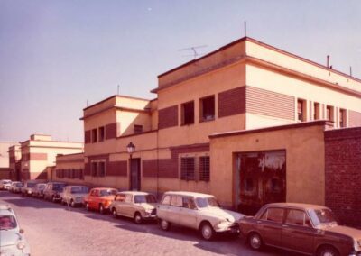 Vista de la entrada principal de la cárcel, calle Marqués de Mondéjar. 1971. Archivo personal de Manuel Sainz de Vicuña y Melgarejo