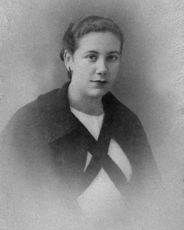 Foto 2.  Retrato de Trinidad Gallego como enfermera de hospital de sangre, 1936.