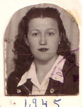 Fotografía de retrato, 1945. Archivo personal de Ángeles García-Madrid.