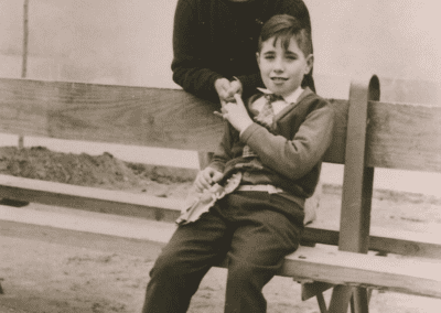En la prisión central de Alcalá, con su hijo Alexis. 1961. Archivo de Alexis Mesón Doña