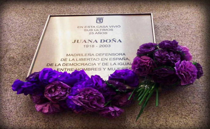 Placa de homenaje a Juana Doña actualmente instalada en el número 5 de la calle Juan de Vera, donde vivió los veinte últimos años de su vida. Colectivo Juana Doña de Arganzuela.