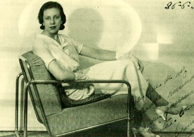Retrato de estudio, 1935. Enfermera en la clínica madrileña del doctor Vital Aza. Archivo personal de Trinidad Gallego Prieto