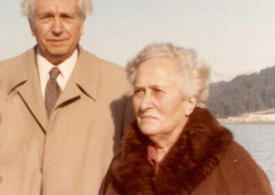 Mercedes Núñez y Medardo Iglesias en Baiona, 1982. Archivo de Pablo Iglesias Núñez.