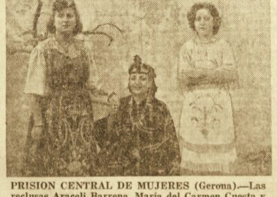 Recorte del semanario Redención (18/01/1941) con las protagonistas de la obra de teatro La Santa Virreina. El pie de foto está equivocado: Mari Carmen Cuesta es la primera por la derecha.